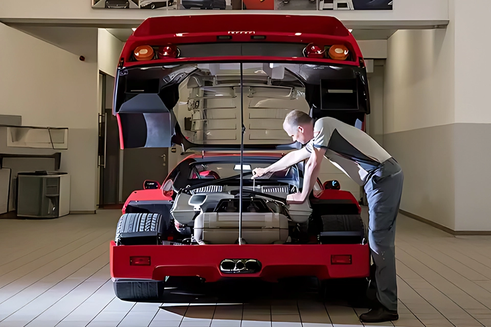 Ferrari-Officine-Classiche-3_960x640 copy